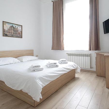 Buk Apartments On Doroshenka 29 Lviv Extérieur photo