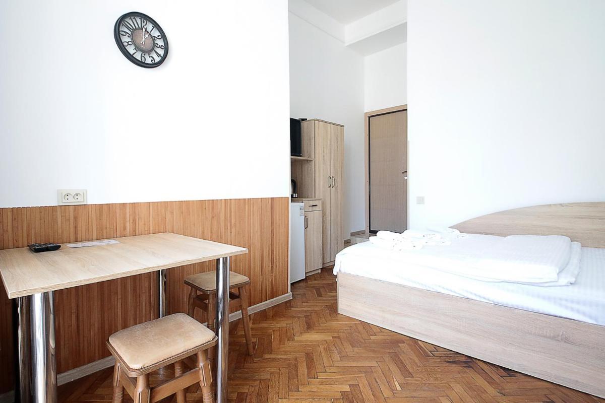 Buk Apartments On Doroshenka 29 Lviv Extérieur photo